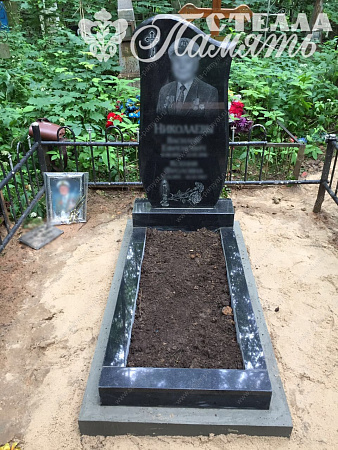 Вертикальный гранитный памятник 1148