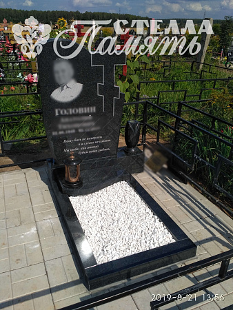 Гранитный памятник с крестом 1159
