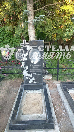 Гранитный памятник с крестом 1244