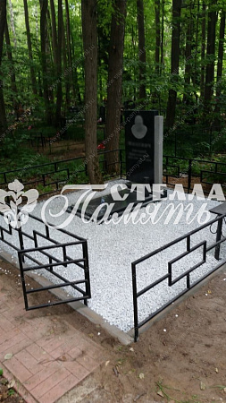 Вертикальный гранитный памятник 1275