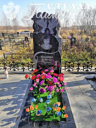 Гранитный памятник с крестом 1256