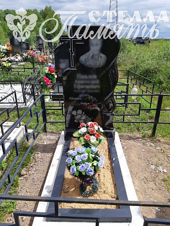 Гранитный памятник с крестом 1215