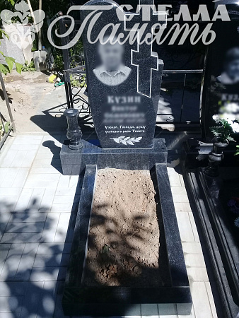 Гранитный памятник с крестом 1159